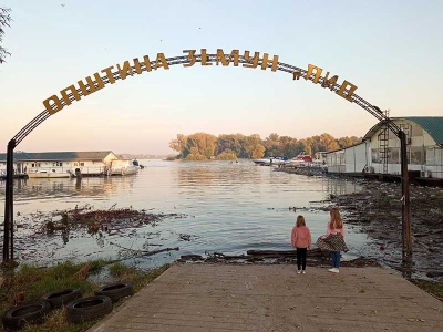 OŠ „VLADA AKSENTIJEVIĆ“, BEOGRAD - ŠETNJA KROZ RAZBACANO ĐUBRE SA POGLEDOM NA REKU PUNU PLASTIKE